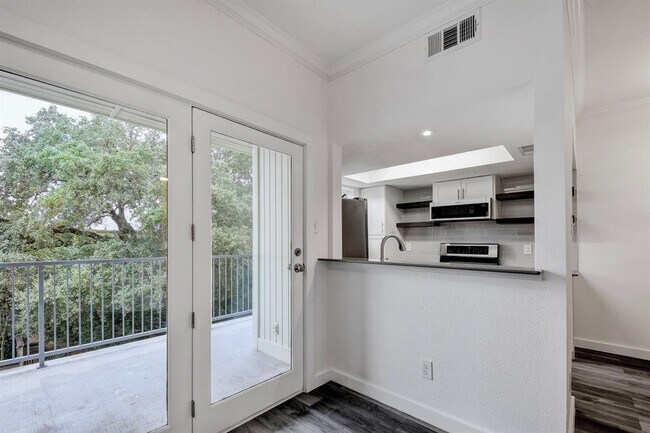 Foto del edificio - 3840 Far W Blvd