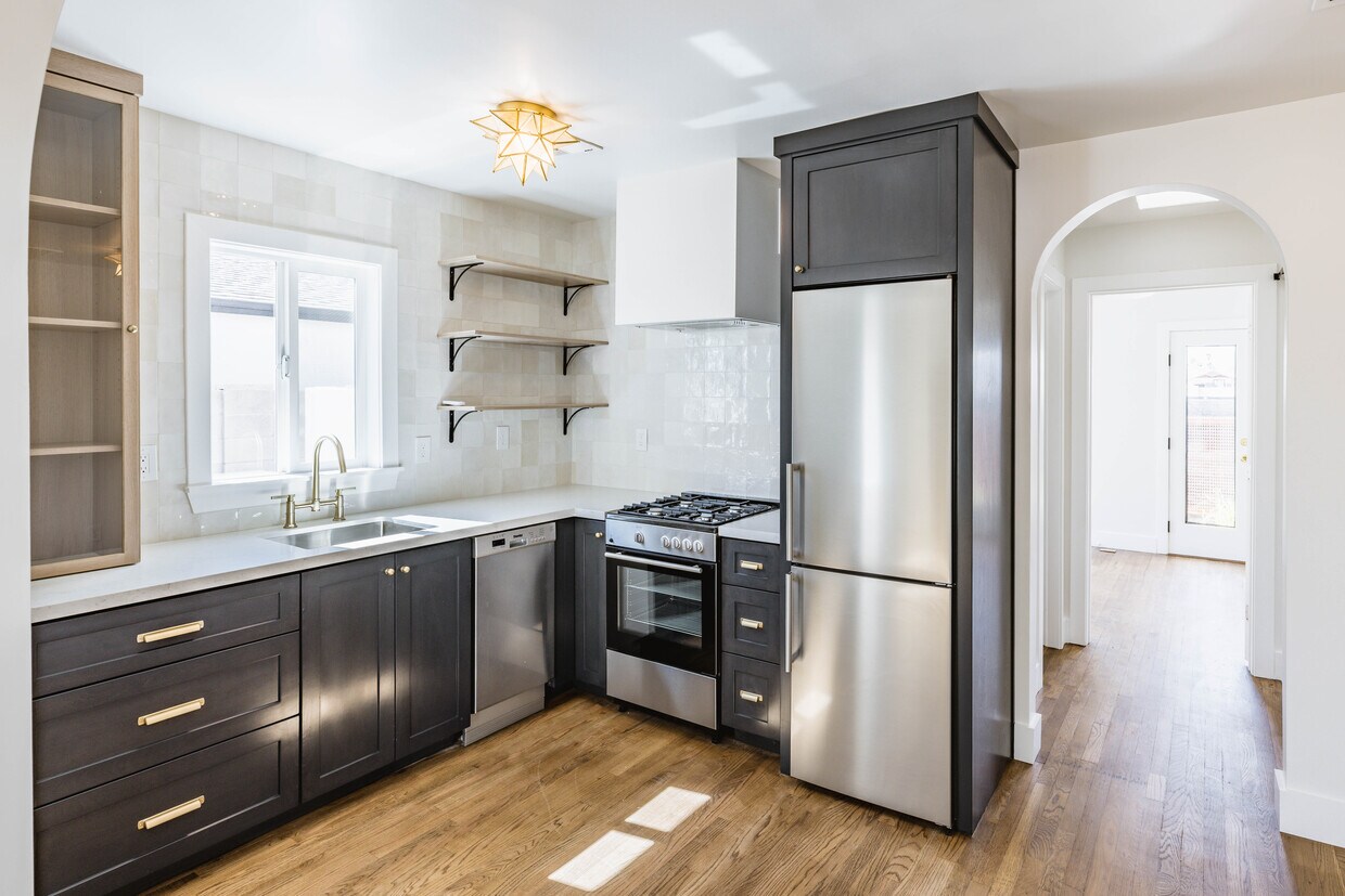 Foto principal - 1126 E Polk St
