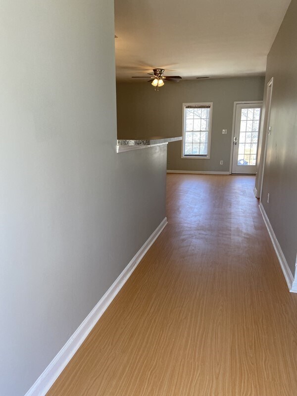 Building Photo - Newly Updated Townhome in Convenient Ralei...