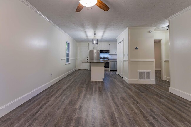 Building Photo - 205 Park Ridge Dr