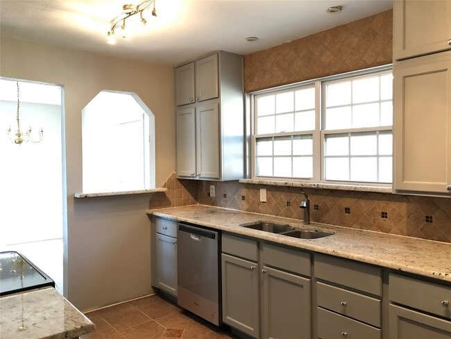 Building Photo - 252 Stallion Dr