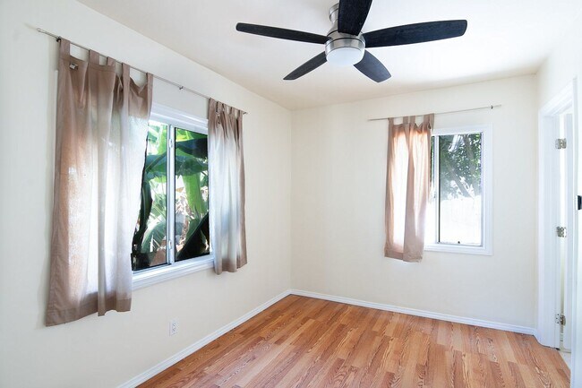 Building Photo - 1449 Angelus Ave