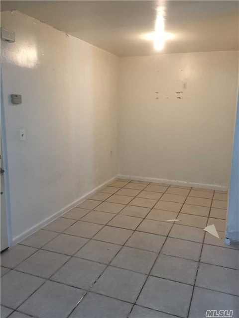 Building Photo - 406 Castle Hill Ave
