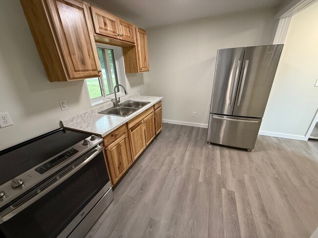Building Photo - 40 Maple Ln