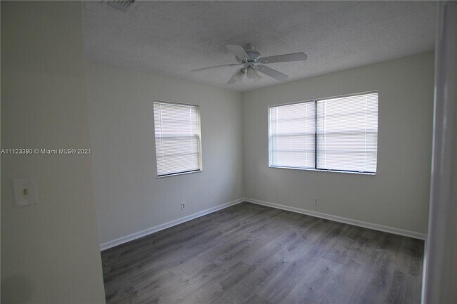 Building Photo - 820 Cochran Dr