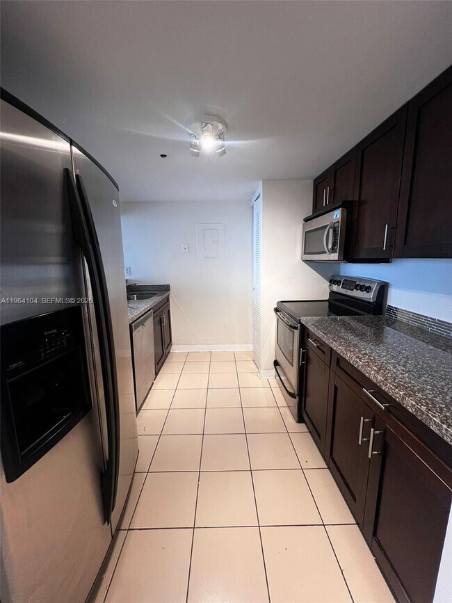 Foto del edificio - 7601 E Treasure Dr