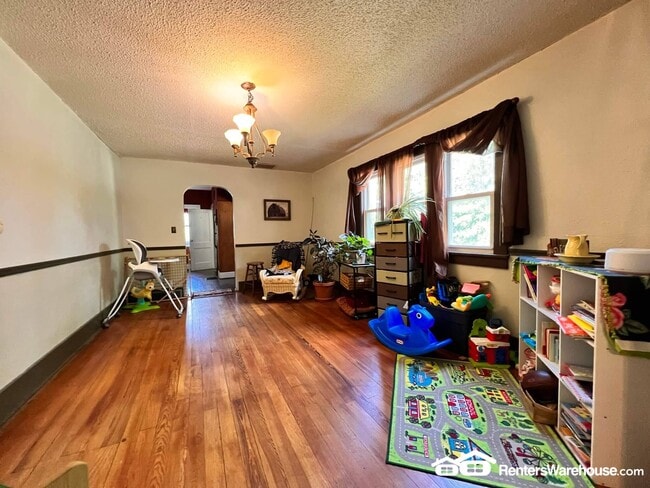 Building Photo - 7617 Hoover St