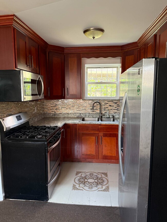 Foto del edificio - 945 E 215th St