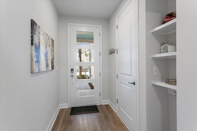 Foto del edificio - NEW Luxury Townhome!