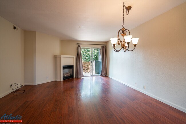 Foto del edificio - Stunning Condo | Garage | W/D In Unit