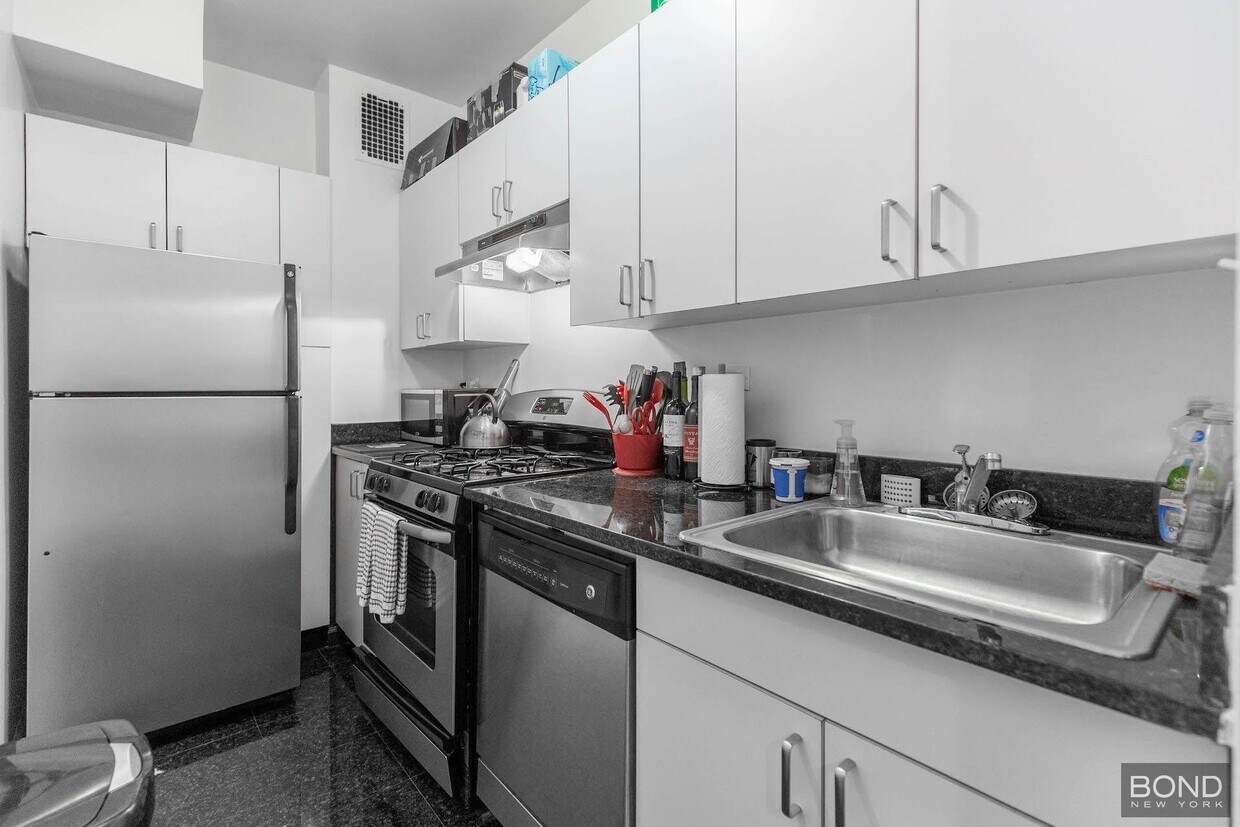 Foto principal - 145 W 55th St