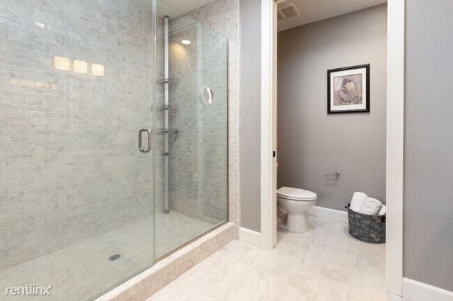 Building Photo - 2 br, 2 bath Condo - 200 Railroad Avenue
