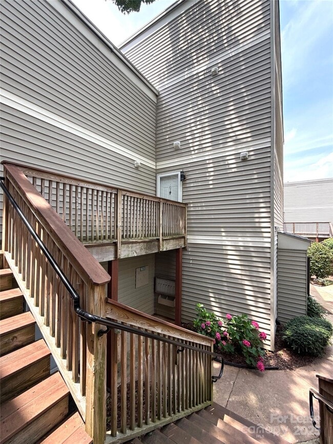 Building Photo - 1605 Merry Oaks Rd