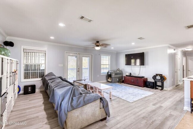 Foto del edificio - 140 Holiday Ave
