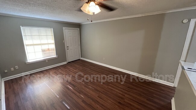 Building Photo - 3228 S Mendenhall Rd