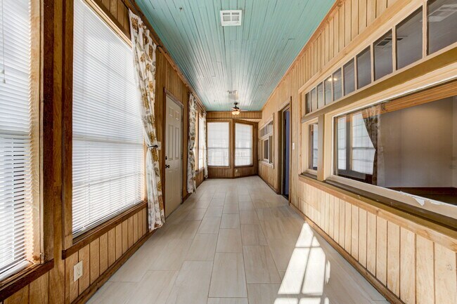 Building Photo - 1715 NW 38th St