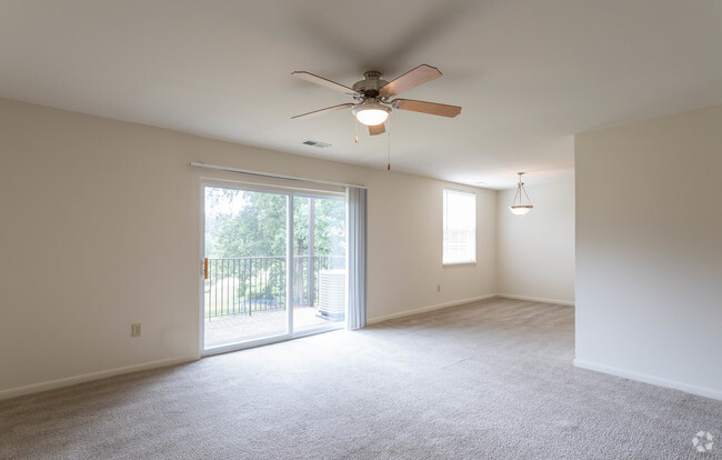 2BR, 1BA - 1032 SF - Bay Hills Apartments