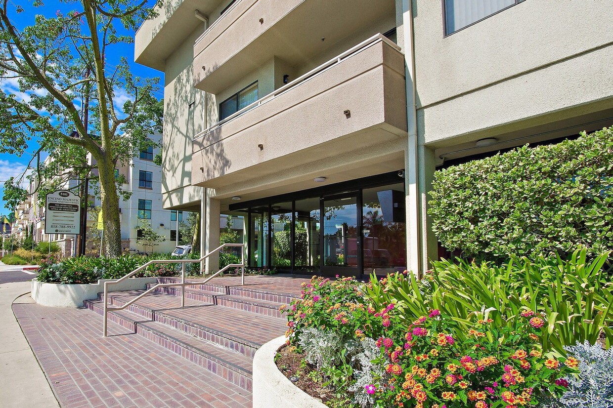 Encino Majestic entrance - Encino Majestic