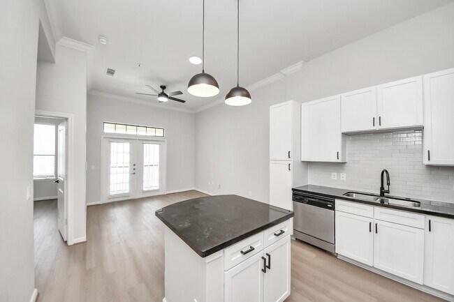 Building Photo - 6363 San Felipe St