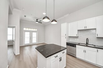 Building Photo - 6363 San Felipe St