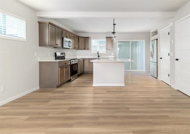 Foto del edificio - 1674 Happy Trails Rd