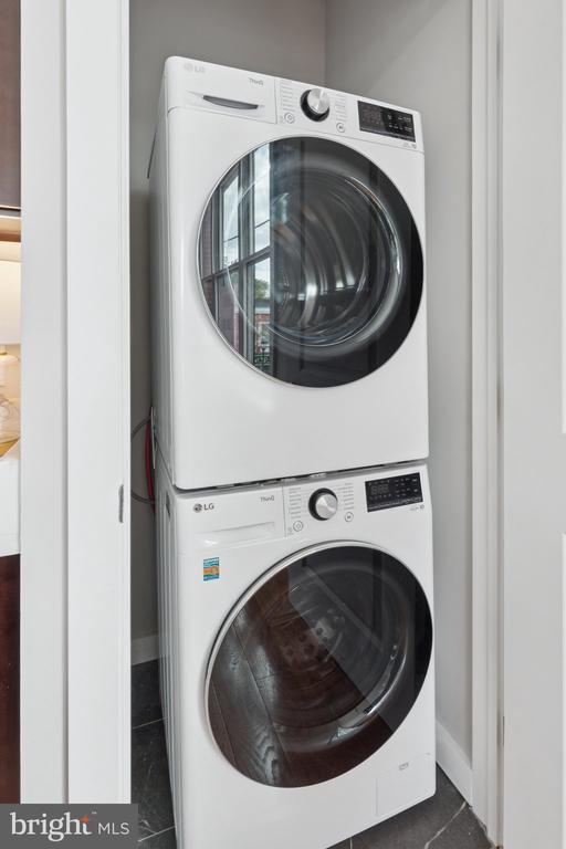 Foto del edificio - 100 Forrest Ave