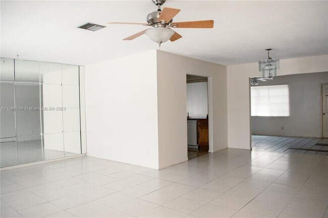 Foto del edificio - 7104 NW 16th St