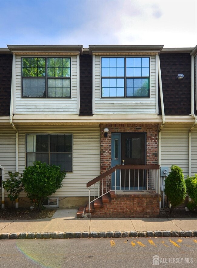 Building Photo - 202 Hidden Village Dr