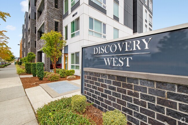 Building Photo - Discovery West