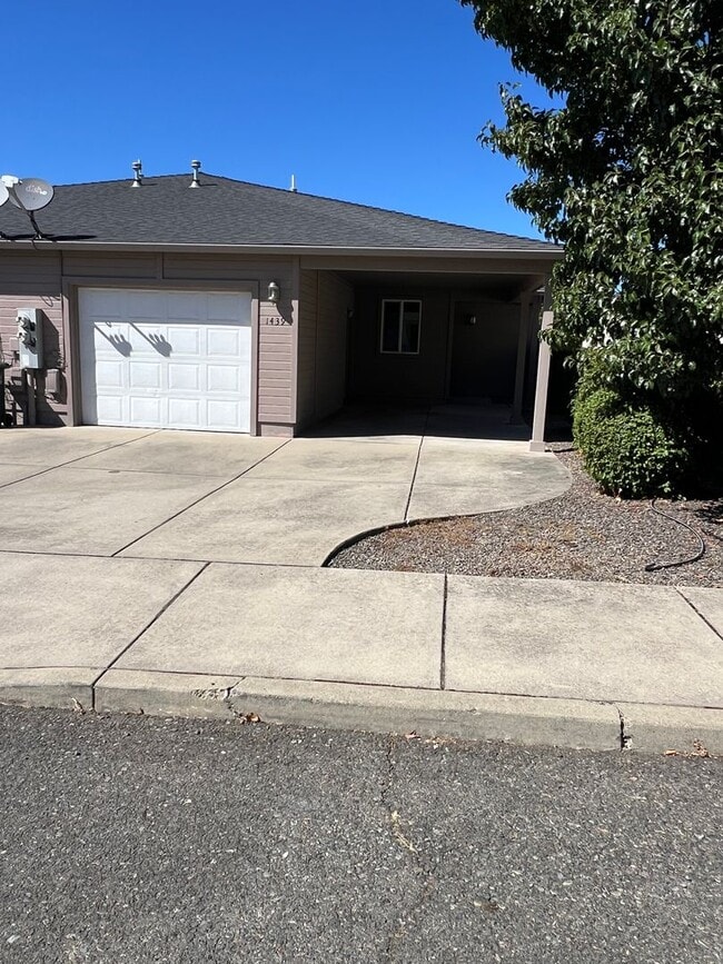 Foto del edificio - 1439-1441 SW Kellenbeck Ave