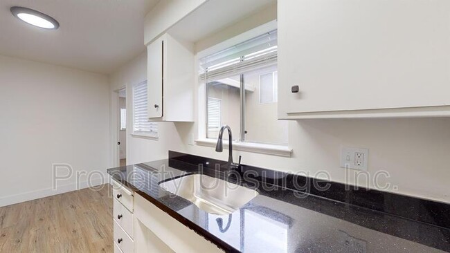 Building Photo - 2045 Shasta St