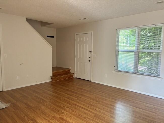 Building Photo - 409 S Beech St