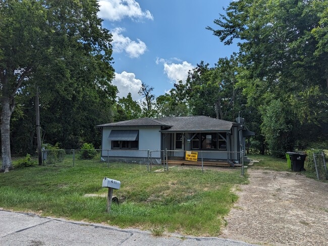 Building Photo - 411 Burnet St
