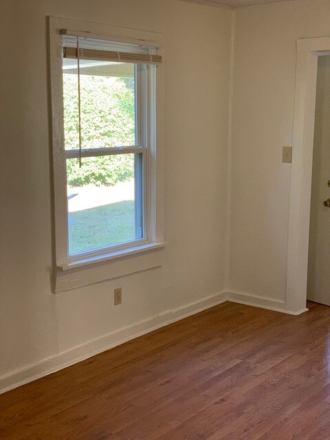 Building Photo - 4061 Hillcrest Ln W