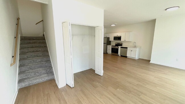 Building Photo - 1 Bed 1 Bath Brand New Contemporary Apartments!