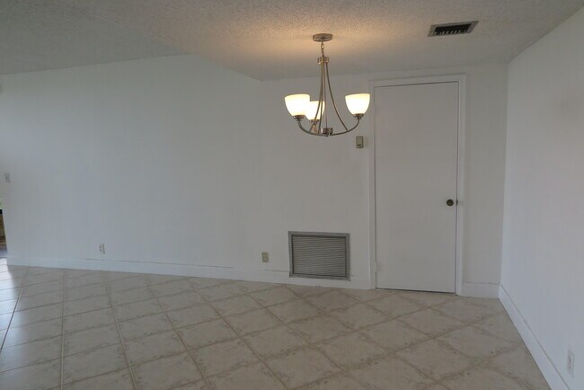 Foto del edificio - 5951 Wellesley Park Dr
