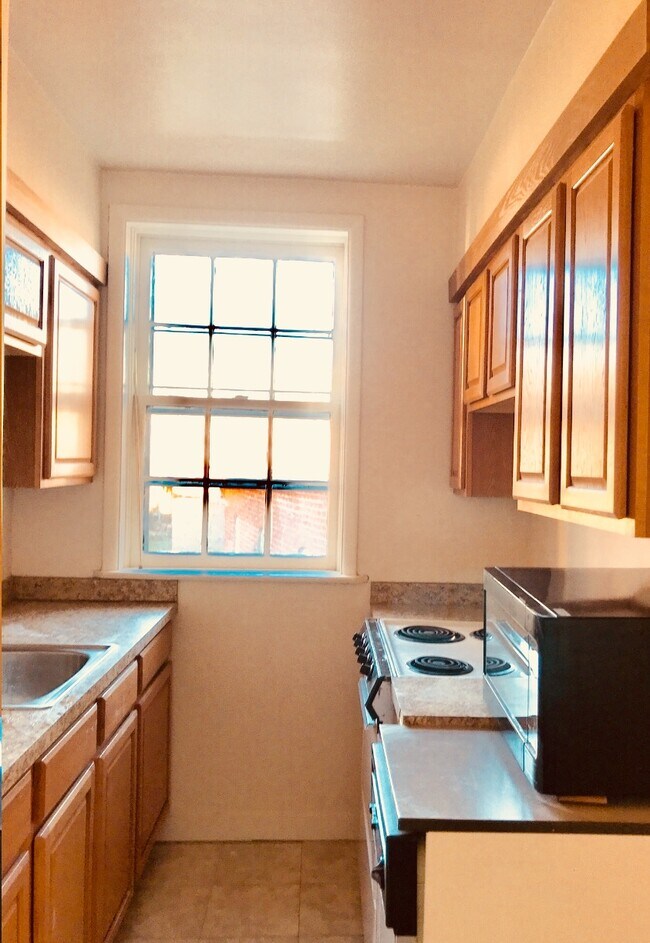 Kitchen - 6401 Alamo Ave