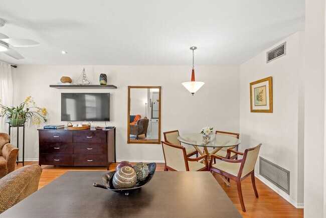Foto del edificio - 110 Spring Lake Dr
