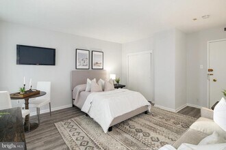 Building Photo - 135 S 19th St