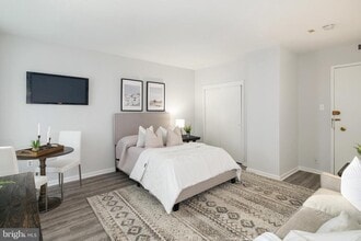 Building Photo - 135 S 19th St