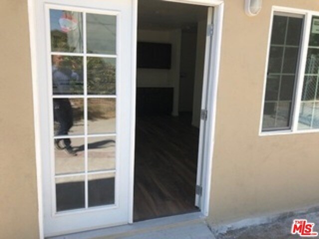 Building Photo - 11064 Oxnard St