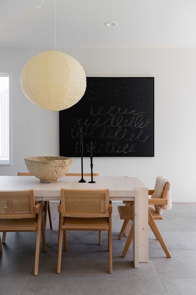 Foto del edificio - Great contempory home close to the heart o...