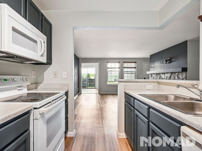 Foto del edificio - 2 Bedroom Condo in Arvada