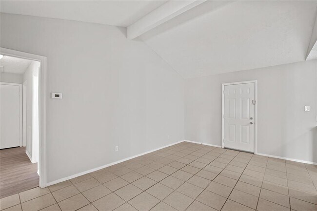 Foto del edificio - 15011 Tipcrest St