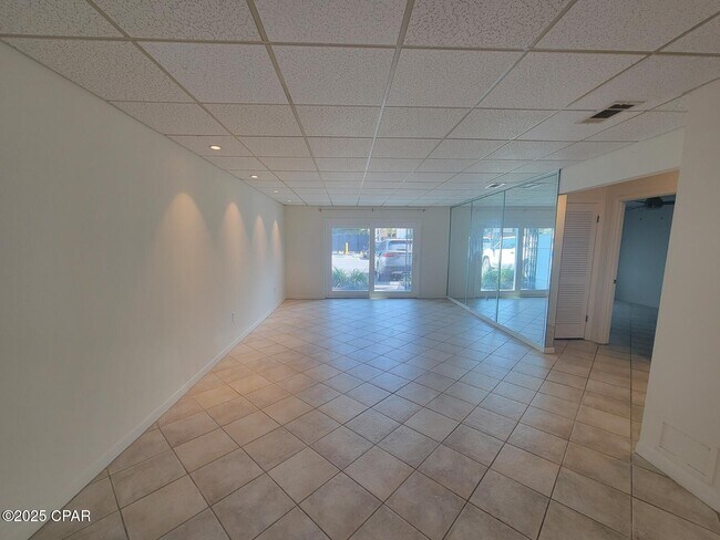 Foto del edificio - 105 Allen Ave