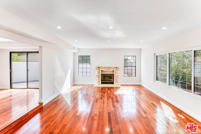 Building Photo - 2750 N Glenoaks Blvd