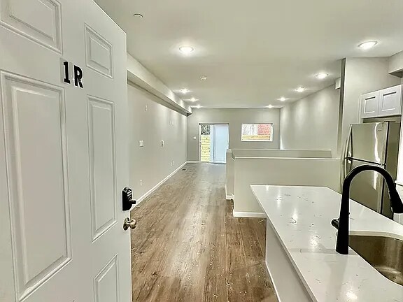 Foto del edificio - 1230 N Marshall St