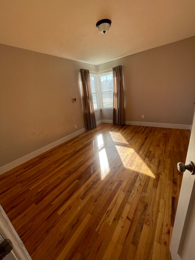 Building Photo - 8921 E Broadway Ave