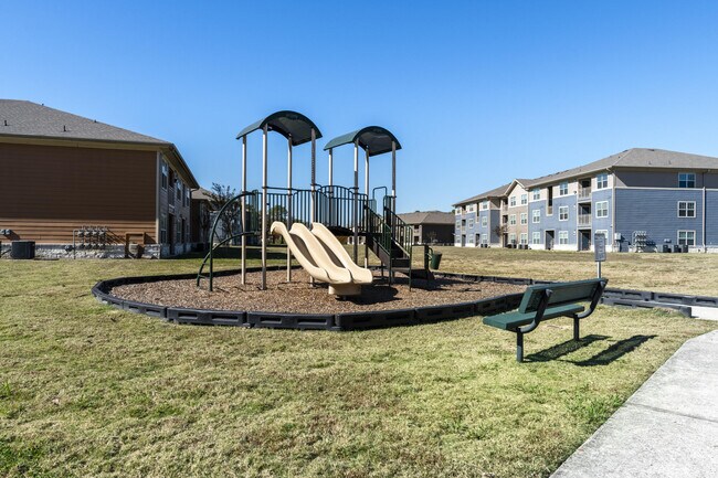 Foto del edificio - Newport Village