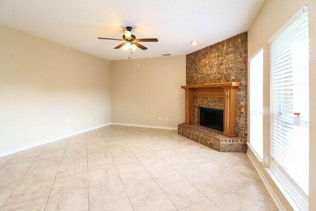 Building Photo - 2520 Buck Dr